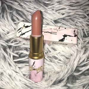 MAC lustre the naturalist lipstick